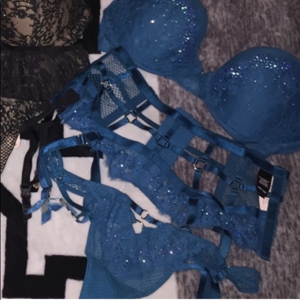VS NWT BRA GARTER AND PANTY.